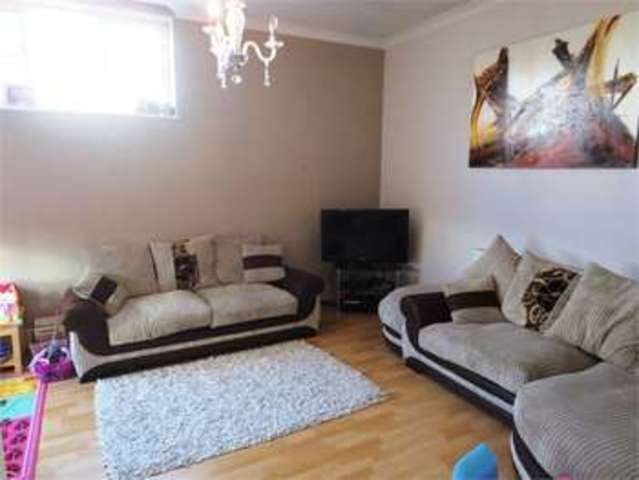  Image of 2 bedroom Apartment for sale in Glendale Gardens Leigh-on-Sea SS9 at Glendale gardens Leigh on sea Leigh-on-Sea, SS9 2AY