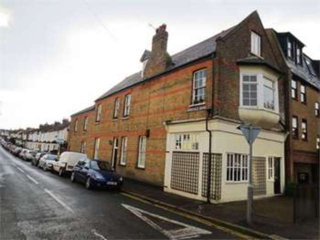  Image of 2 bedroom Apartment for sale in Glendale Gardens Leigh-on-Sea SS9 at Glendale gardens Leigh on sea Leigh-on-Sea, SS9 2AY