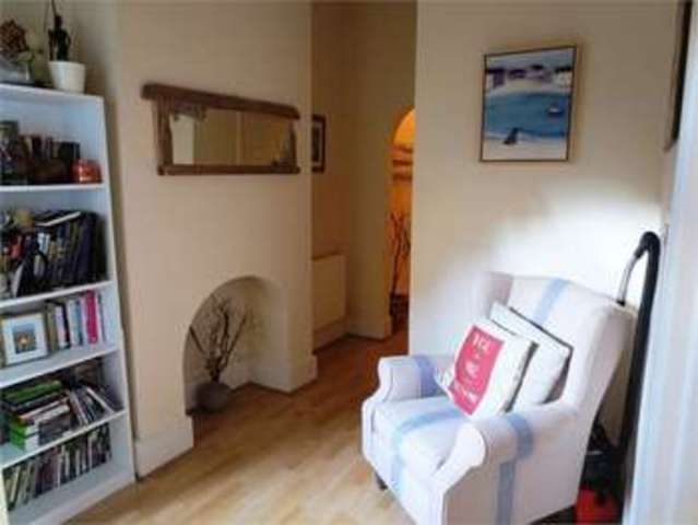  Image of 2 bedroom Apartment for sale in Glendale Gardens Leigh-on-Sea SS9 at Glendale gardens Leigh on sea Leigh-on-Sea, SS9 2AY