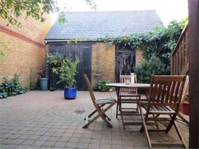  Image of 8 bedroom Town House for sale in Glendale Gardens Leigh-on-Sea SS9 at Glendale gardens Leigh on sea Leigh-on-Sea, SS9 2AY