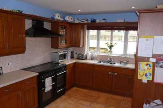  Image of 5 bedroom Detached house for sale in Glenholme Park Clayton Bradford BD14 at Clayton Bradford Clayton, BD14 6NF