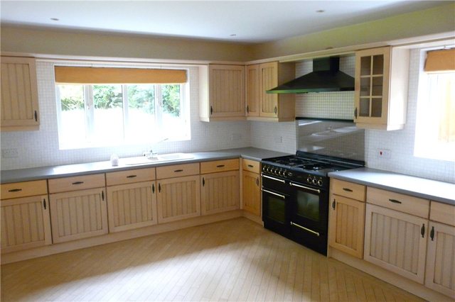  Image of 5 bedroom Detached house for sale in Glenholme Park Clayton Bradford BD14 at Clayton Bradford Clayton, BD14 6NF