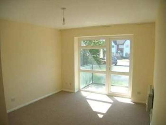  Image of 1 bedroom Apartment to rent in St. Winefrides Road Littlehampton BN17 at St Winefrides Road Littlehampton Littlehampton, BN17 5LY