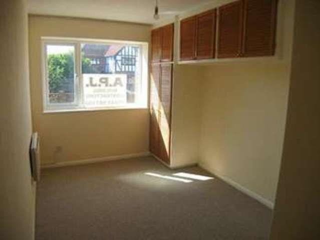  Image of 1 bedroom Apartment to rent in St. Winefrides Road Littlehampton BN17 at St Winefrides Road Littlehampton Littlehampton, BN17 5LY