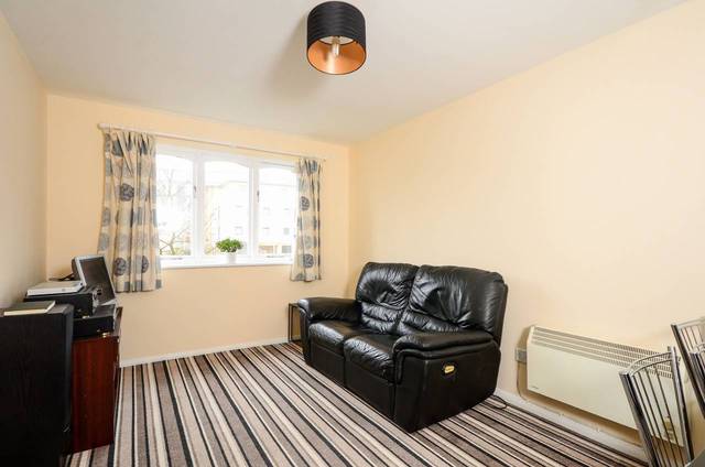  Image of 1 bedroom Flat for sale in Glenville Grove London SE8 at Glenville Grove  Deptford, SE8 4BP