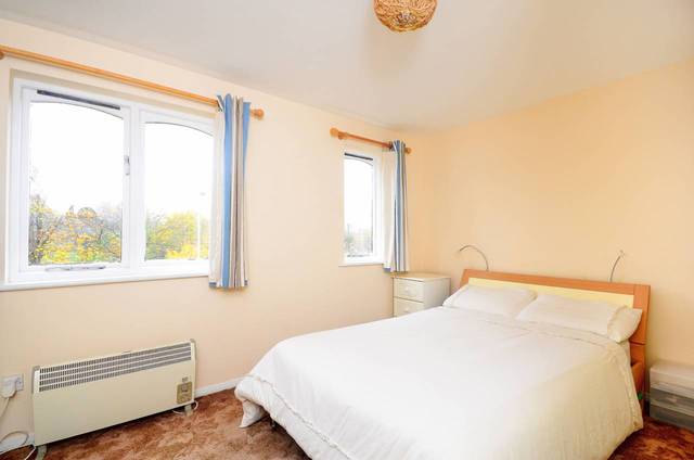  Image of 1 bedroom Flat for sale in Glenville Grove London SE8 at Glenville Grove  Deptford, SE8 4BP