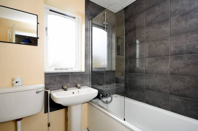  Image of 1 bedroom Flat for sale in Glenville Grove London SE8 at Glenville Grove  Deptford, SE8 4BP