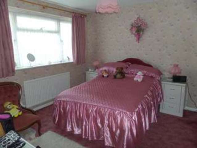  Image of 3 bedroom Terraced house for sale in Glenwoods Newport Pagnell MK16 at Newport Pagnell, MK16 0NA
