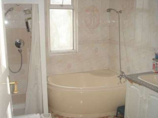  Image of 4 bedroom Semi-Detached house to rent in Gloucester Road North Harrow Harrow HA1 at Gloucester Road  Harrow, HA1 4PW