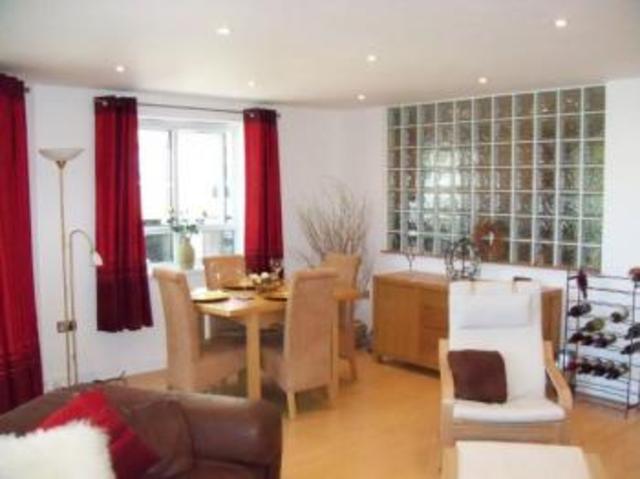  Image of 2 bedroom Flat to rent in Gloucester Square Southampton SO14 at Gloucester Square  Southampton, SO14 2GJ