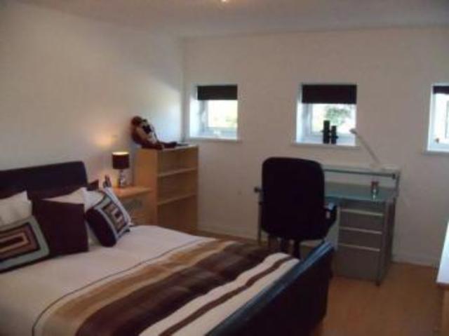  Image of 2 bedroom Flat to rent in Gloucester Square Southampton SO14 at Gloucester Square  Southampton, SO14 2GJ