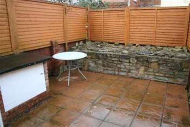  Image of 2 bedroom Property to rent in Gloucester Street Taunton TA1 at Taunton, TA1 1TA