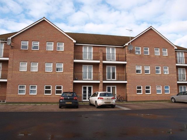  Image of 2 bedroom Flat for sale in Goldstraw Lane Balderton Newark NG24 at Goldstraw Lane Fernwood Newark, NG24 3FF