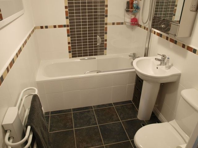  Image of 2 bedroom Flat for sale in Goldstraw Lane Balderton Newark NG24 at Goldstraw Lane Fernwood Newark, NG24 3FF