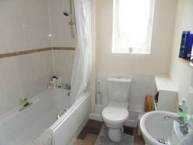  Image of 2 bedroom Flat to rent in Goodhall Close Stanmore HA7 at Goodhall Close  Stanmore, HA7 4FR