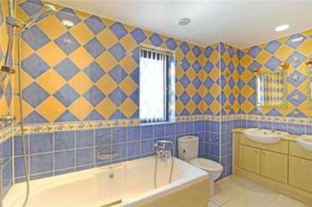  Image of 4 bedroom Detached house to rent in Gordon Avenue Stanmore HA7 at Gordon Avenue  Stanmore, HA7 3QQ