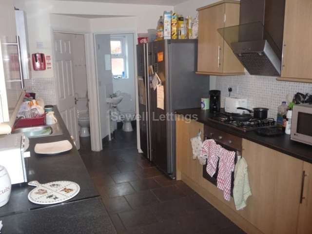  Image of 6 bedroom Detached house to rent in Grange Avenue Earley Reading RG6 at Grange Avenue  Reading, RG6 1DL