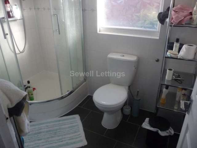  Image of 6 bedroom Detached house to rent in Grange Avenue Earley Reading RG6 at Grange Avenue  Reading, RG6 1DL