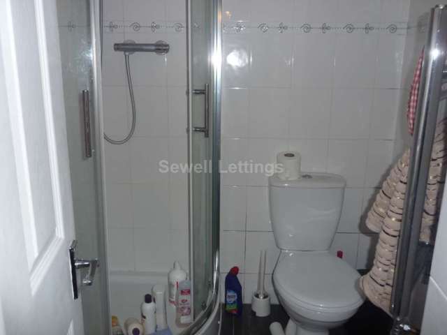  Image of 6 bedroom Detached house to rent in Grange Avenue Earley Reading RG6 at Grange Avenue  Reading, RG6 1DL