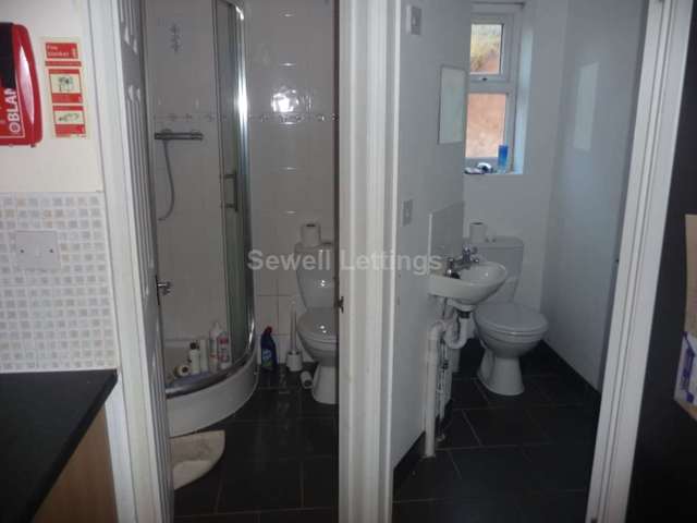  Image of 6 bedroom Detached house to rent in Grange Avenue Earley Reading RG6 at Grange Avenue  Reading, RG6 1DL