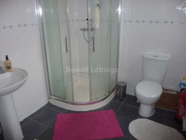  Image of 6 bedroom Detached house to rent in Grange Avenue Earley Reading RG6 at Grange Avenue  Reading, RG6 1DL