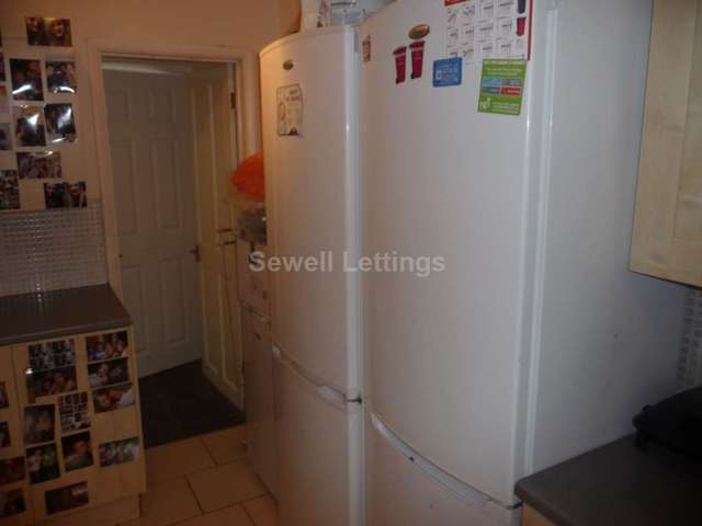  Image of 6 bedroom Detached house to rent in Grange Avenue Earley Reading RG6 at Grange Avenue  Reading, RG6 1DL