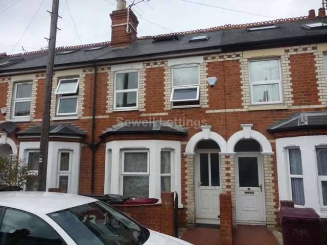  Image of 6 bedroom Detached house to rent in Grange Avenue Earley Reading RG6 at Grange Avenue  Reading, RG6 1DL