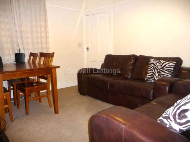  Image of 4 bedroom Detached house to rent in Grange Avenue Earley Reading RG6 at Grange Avenue  Reading, RG6 1DJ