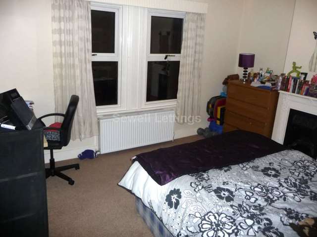  Image of 4 bedroom Detached house to rent in Grange Avenue Earley Reading RG6 at Grange Avenue  Reading, RG6 1DJ