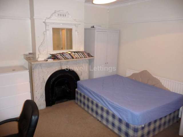  Image of 4 bedroom Detached house to rent in Grange Avenue Earley Reading RG6 at Grange Avenue  Reading, RG6 1DJ