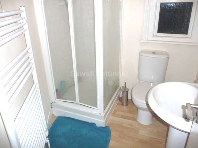  Image of 4 bedroom Detached house to rent in Grange Avenue Earley Reading RG6 at Grange Avenue  Reading, RG6 1DJ