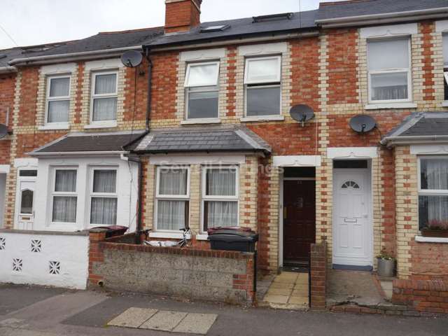  Image of 6 bedroom Detached house to rent in Grange Avenue Earley Reading RG6 at Grange Avenue  Reading, RG6 1DJ