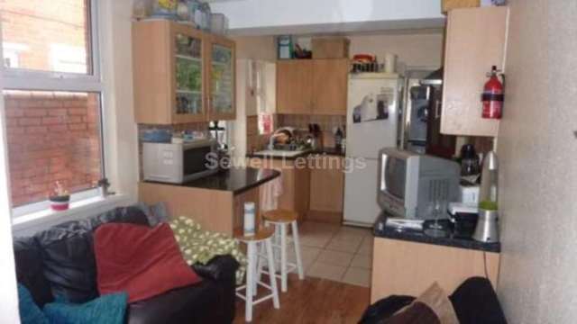  Image of 4 bedroom Detached house to rent in Grange Avenue Earley Reading RG6 at Grange Avenue  Reading, RG6 1DJ