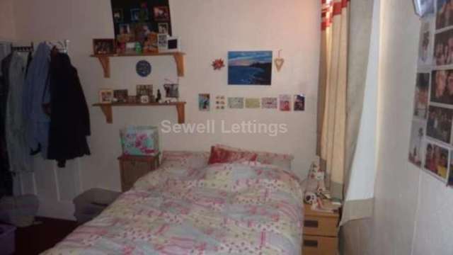  Image of 4 bedroom Detached house to rent in Grange Avenue Earley Reading RG6 at Grange Avenue  Reading, RG6 1DJ