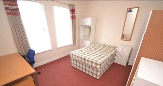  Image of 4 bedroom Detached house to rent in Grange Avenue Earley Reading RG6 at Grange Avenue  Reading, RG6 1DJ