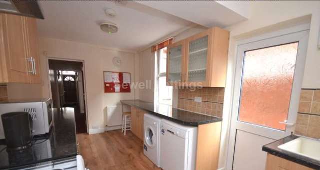  Image of 4 bedroom Detached house to rent in Grange Avenue Earley Reading RG6 at Grange Avenue  Reading, RG6 1DJ
