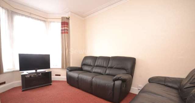  Image of 4 bedroom Detached house to rent in Grange Avenue Earley Reading RG6 at Grange Avenue  Reading, RG6 1DJ