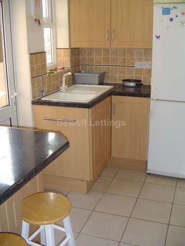  Image of 4 bedroom Detached house to rent in Grange Avenue Earley Reading RG6 at Grange Avenue  Reading, RG6 1DJ