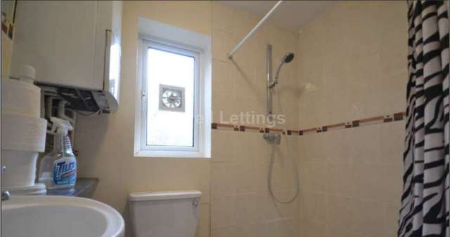  Image of 4 bedroom Detached house to rent in Grange Avenue Earley Reading RG6 at Grange Avenue  Reading, RG6 1DJ