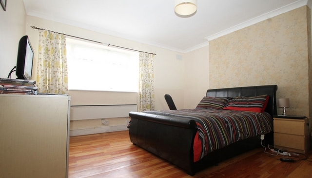  Image of 2 bedroom Flat for sale in Grange Road London SE19 at Crystal Palace, SE19 3BW
