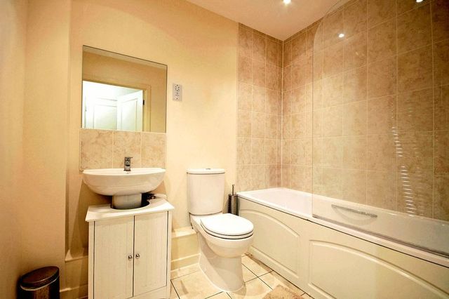  Image of 2 bedroom Flat to rent in Grays Place Slough SL2 at Grays Place  Slough, SL2 5GE