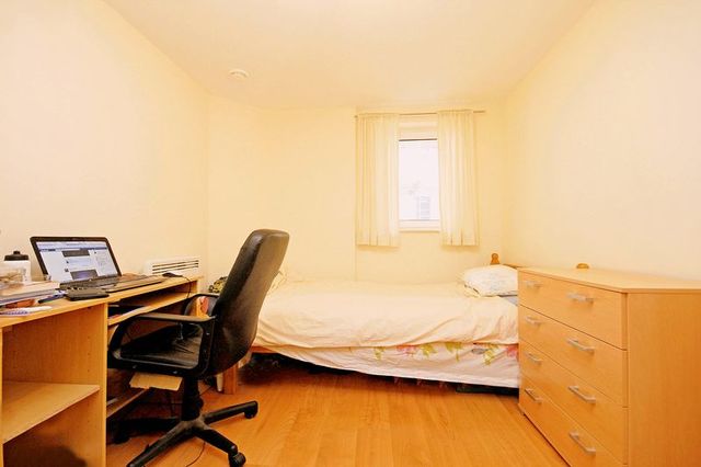  Image of 2 bedroom Flat to rent in Grays Place Slough SL2 at Grays Place  Slough, SL2 5GE