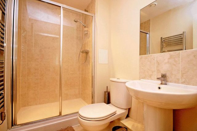  Image of 2 bedroom Flat to rent in Grays Place Slough SL2 at Grays Place  Slough, SL2 5GE