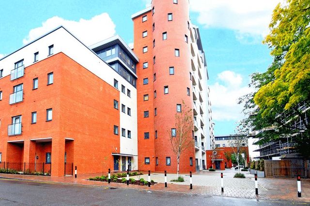  Image of 2 bedroom Flat to rent in Grays Place Slough SL2 at Grays Place  Slough, SL2 5GE