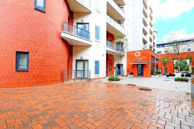  Image of 2 bedroom Flat to rent in Grays Place Slough SL2 at Grays Place  Slough, SL2 5GE