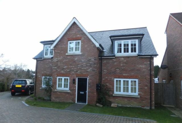  Image of 2 bedroom Flat for sale in Great Durgates Close Wadhurst TN5 at Wadhurst, TN5 6RD