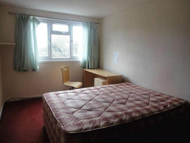  Image of 4 bedroom Terraced house to rent in Greatfields Drive Uxbridge UB8 at Greatfields Drive  Uxbridge, UB8 3QN