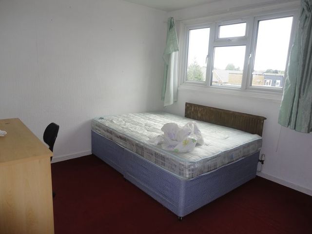  Image of 4 bedroom Terraced house to rent in Greatfields Drive Uxbridge UB8 at Greatfields Drive  Uxbridge, UB8 3QN