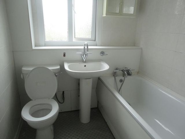  Image of 4 bedroom Terraced house to rent in Greatfields Drive Uxbridge UB8 at Greatfields Drive  Uxbridge, UB8 3QN