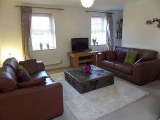  Image of 3 bedroom Apartment for sale in Green Farm Road Newport Pagnell MK16 at Newport Pagnell, MK16 0JY